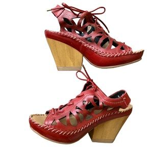 LOBO SOLO Red Lace Heeled Leather Clog Sandals